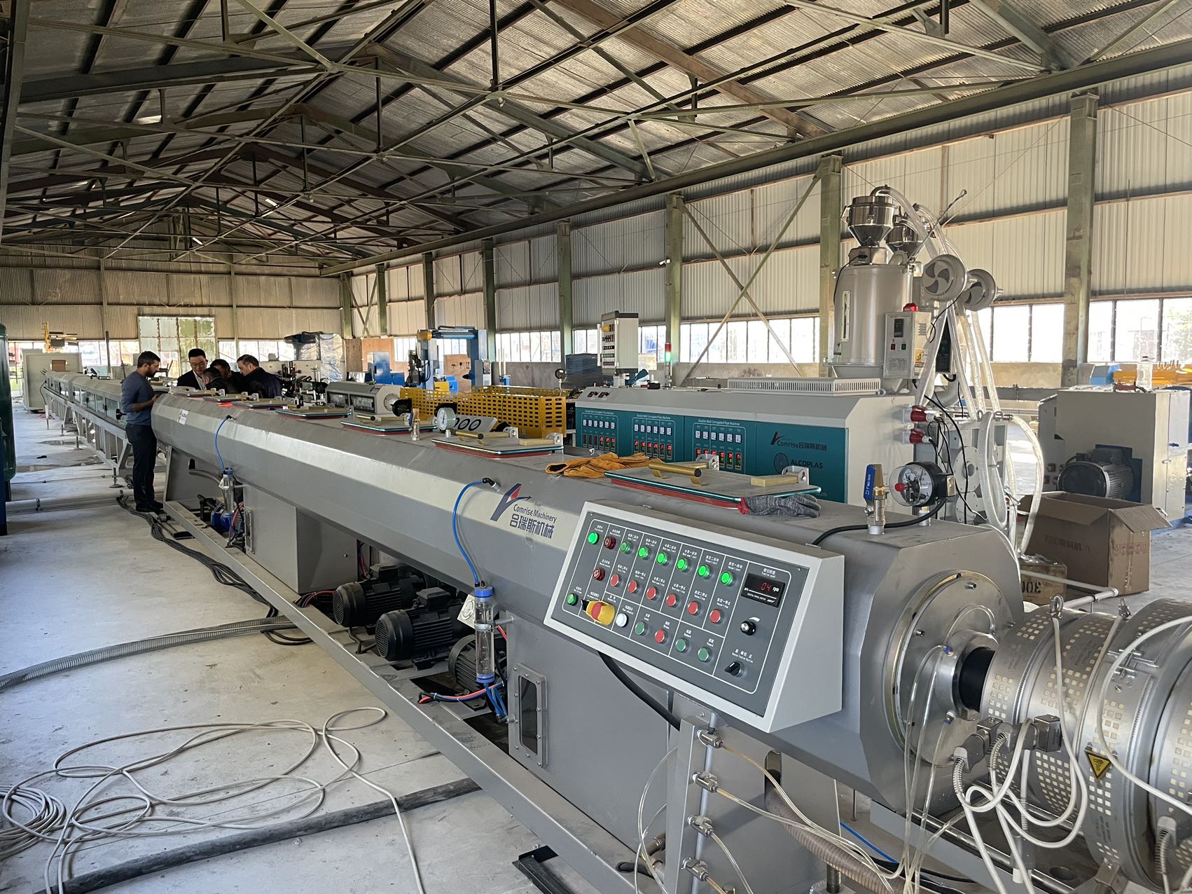Ο εξοπλισμός σωλήνων HDPE 50-250mm παράγει επιτυχώς 75-38 βίδες υψηλής απόδοσης